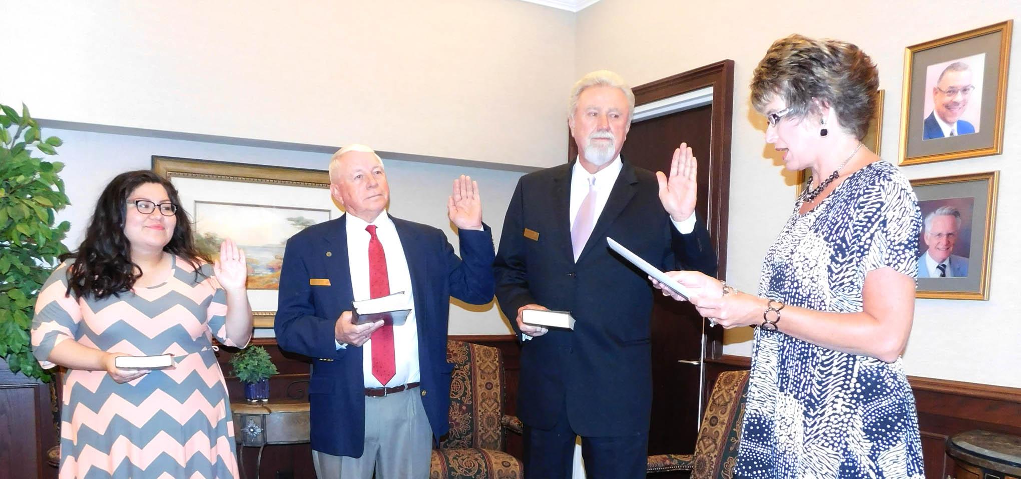 Read the full story, 推荐正规买球平台 new and reappointed Trustees are sworn-in